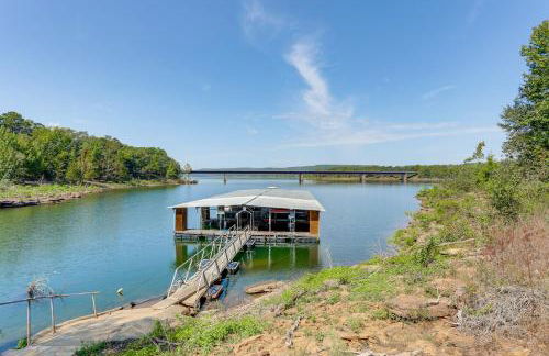 Walk to Greers Ferry Lake! Home with Dock Access - Foto 1