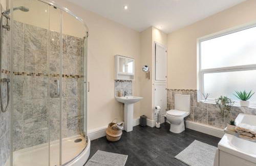 Spacious 6-Bed with Pool Table Desks in every room - Foto 31