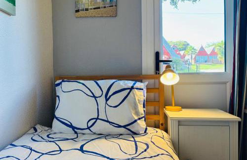 Kingsdowns Top Family Chalet, stunning and cosy interiors, indoor heated pool, mini golf, tennis court, BBQ and beach! - Foto 24