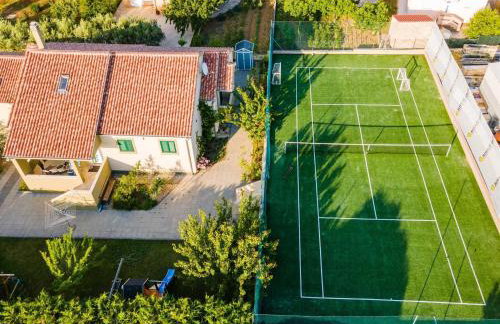 Villa Field Hill with Swimming Pool and Tennis Court - Foto 56