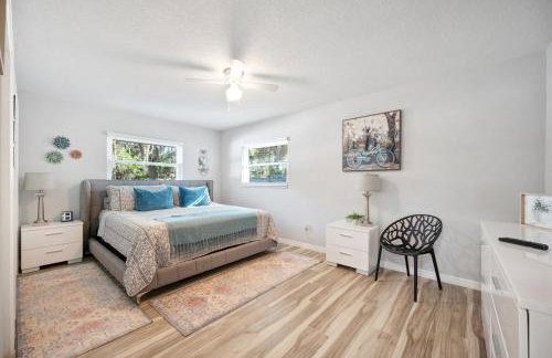 Wood Circle House - Dog Friendly with Fenced in Backyard - Foto 31