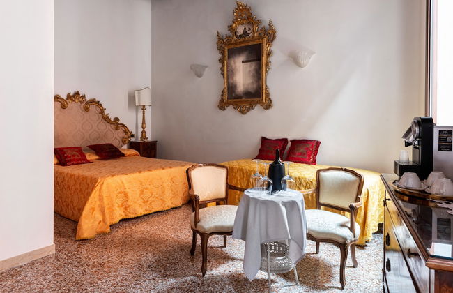 Luxury Venetian Rooms - Photo 8