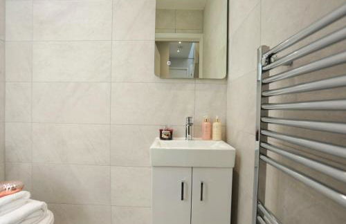 Aisiki Apartments at Stanhope Road, North Finchley, Airconditioned Multiple 2 or 3-Bedroom, Pet Friendly Duplex Flats, King or Twin Beds with Free WiFi - Foto 43