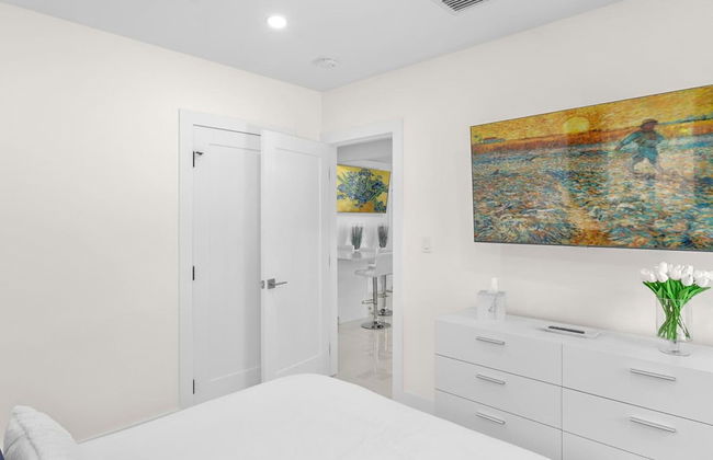 Uhost AI Stylish 1BR Bright Space w Patio - Foto 22