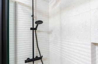 Espectacular piso reformado al lado del rio Turia - Foto 40