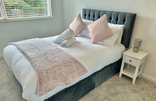 5 Bed House - Pool - Hot Tub - Sauna - Pool Table - Near New Forest and Beach - Sleeps 12 - Photo 12