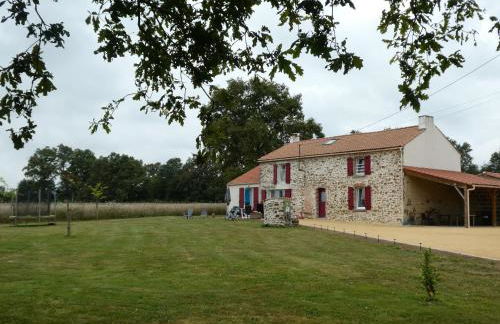 Maison rénovée en pleine campagne avec terrain, terrasse et équipements familiaux - FR-1-426-157 - Foto 13