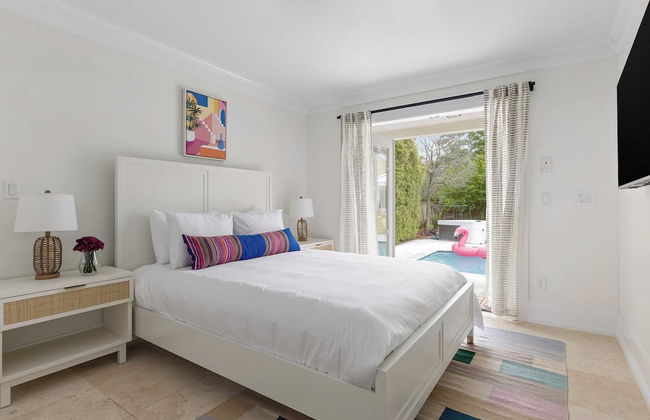 Luxe Villa Near Beach, Pool + Hottub, Chef's Kitchen Woodward Way by Avantstay - Foto 16