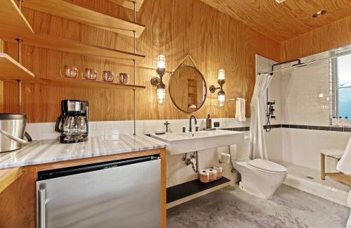 Luxury Riverfront Retreat - 6 Cabins - Private Pool - Photo 73