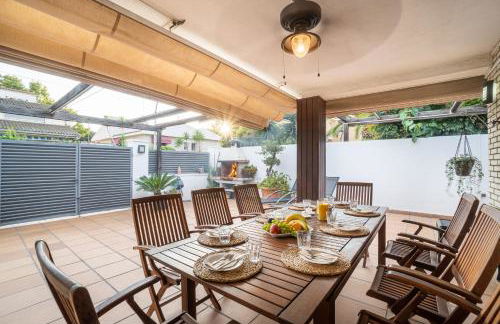 "Charm & Cozy 4BR - 3BA with Pool & Barbecue" - Photo 3