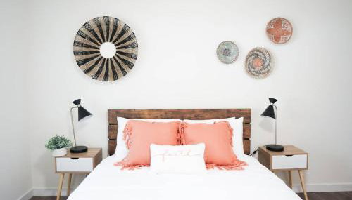 Beautiful Light-filled Farmhouse w swing & slide - Foto 4