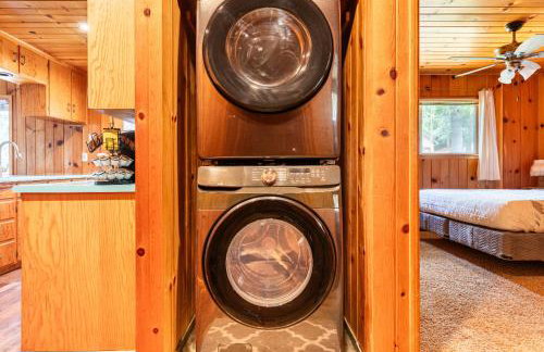 Sequoia Retreat- Spacious Cabin, Hot tub, & Sundeck - Foto 66