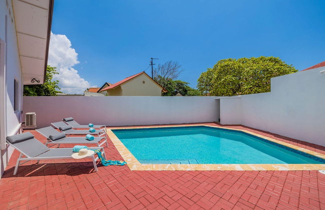 3BR 3BA Pool Downtown Short Walk to Beach - Foto 22