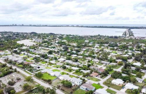 Skyline Breeze - Jensen Beach Family Getaway - Foto 28