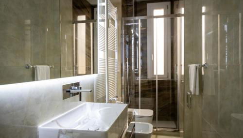 La Casa di Gylda - San Siro 2BR Design Apt - Walk to Stadium & M5 - Foto 4, Shower