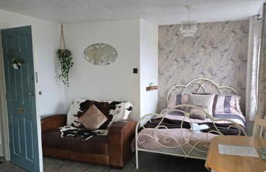 Havisham Studio Flat Rochester ME1 1XZ - Photo 1