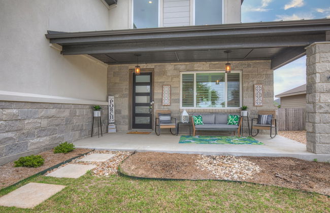 Soaring 2-level Point Venture Home on Lake Travis - Foto 35