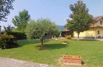 Charme rustico con ampio giardino e piscina con due camere - Foto 20