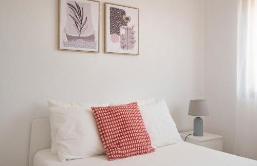 KING SIZE Bed with Air Conditioning near the BEACH & FREE Street Parking - Foto 28