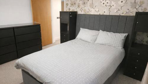 2 Bed Flat - Close to airport & station - Foto 2