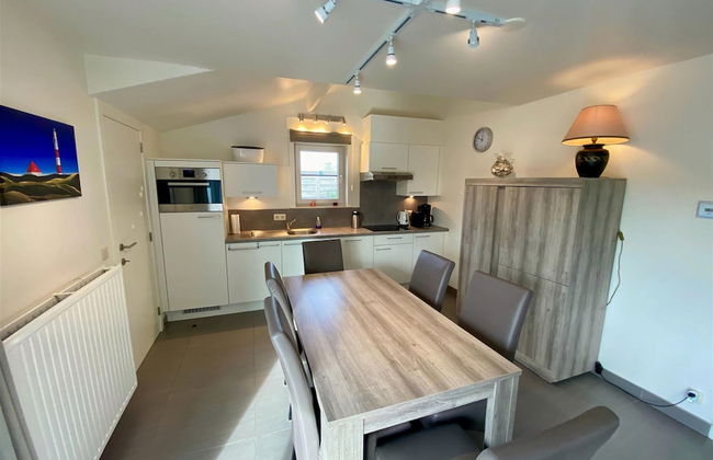 Stylish Westende Getaway - Photo 7