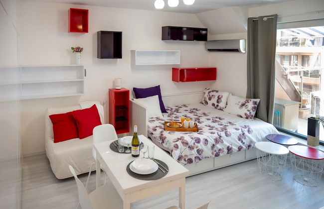 Colorful Studio With Balcony - Free Parking - Foto 10