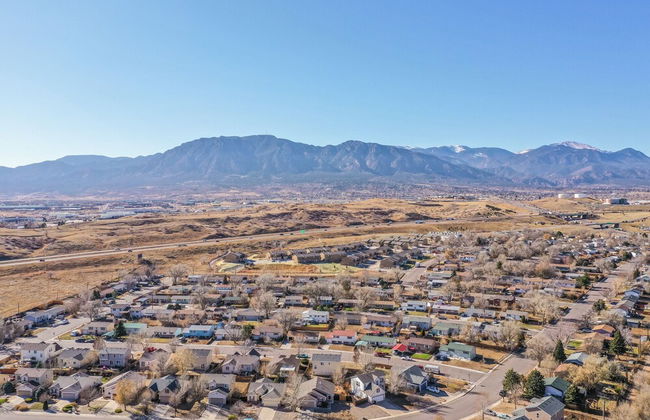 South Side COS & Ft. Carson Value Stay! Dogs OK! - Foto 32