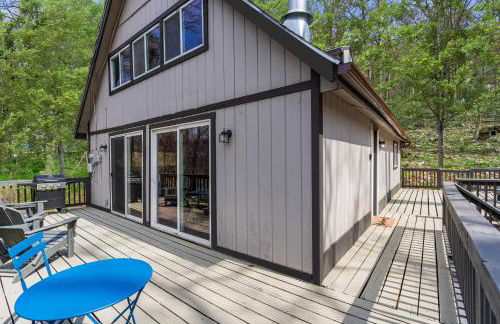 Hot Tub, Wraparound Deck, & WiFi at Chalet Cabin - Foto 20