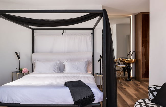 Nefeles Luxury Suites - Photo 2