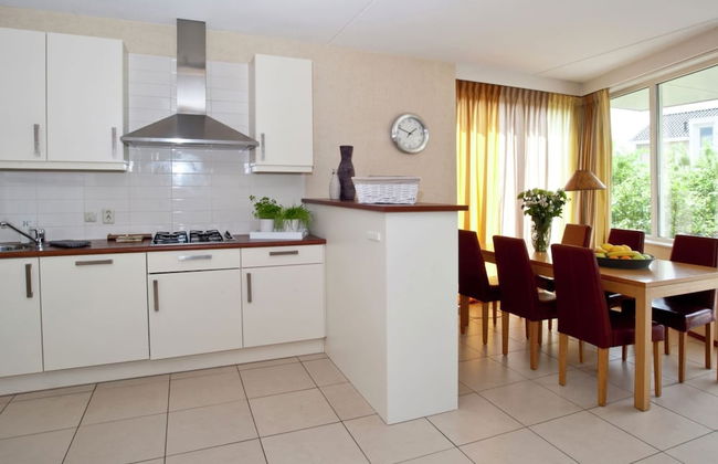 Stylish Villa by the Lake - Photo 7