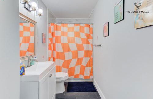 The Moose #10 - Stylish Loft with King Bed, Free Parking & Wi-Fi - Foto 48