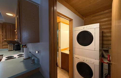 Talkeetna Log Cabin with Hot Tub Unit 1 - Foto 12