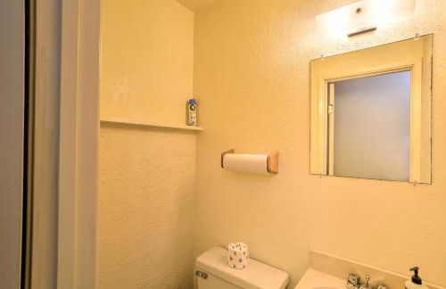 Woodsy Willow Creek Getaway with Pool and Deck! - Foto 28