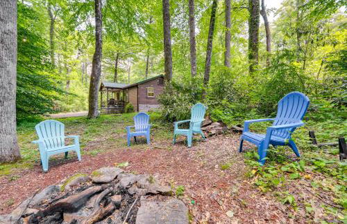 Pet-Friendly Creekside Cabin with Pool Access! - Foto 26