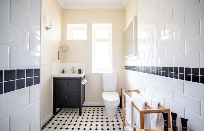 Kernow Charters Towers - Photo 26