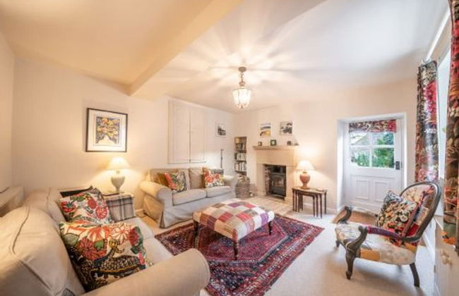 Host Stay White House - Photo 1