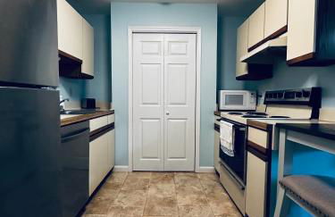 Cozy Home Walking Distance from Beach with Private Patio - Foto 5