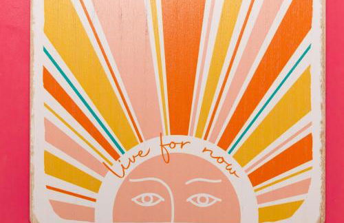 Mid-Century Modern Themed Home with Outdoor Hot Tub - Foto 47