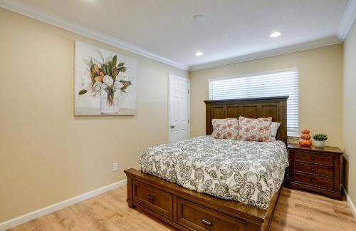 Easy SF Access! Spacious Family Home with Yard - Foto 15