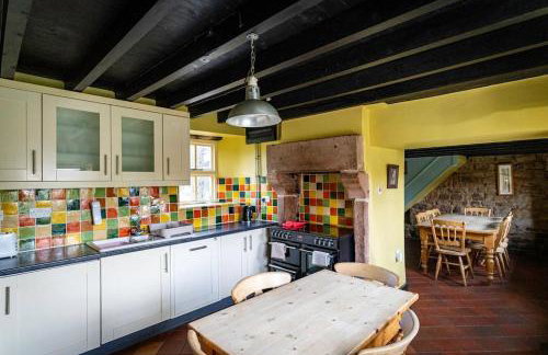 School House, cosy cottage for 12 with hot tub in the Peak District - Photo 17