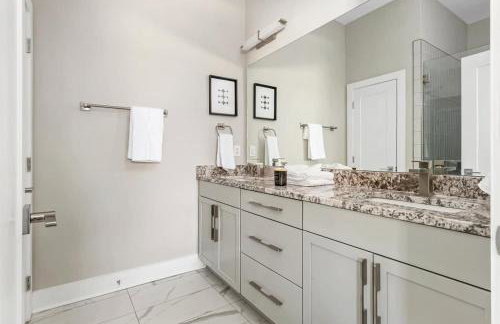 BRAND NEW Side by Side Homes - Sleeps 24 Guests - Foto 21