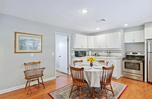 Connecticut Retreat Steps to Historic Downtown! - Foto 11