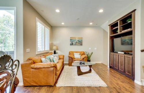 Walk to Public Transit Oceanside Home with Balcony - Photo 7