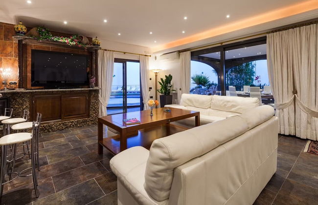 Unique Villa With Outdoor hot tub - Photo 20