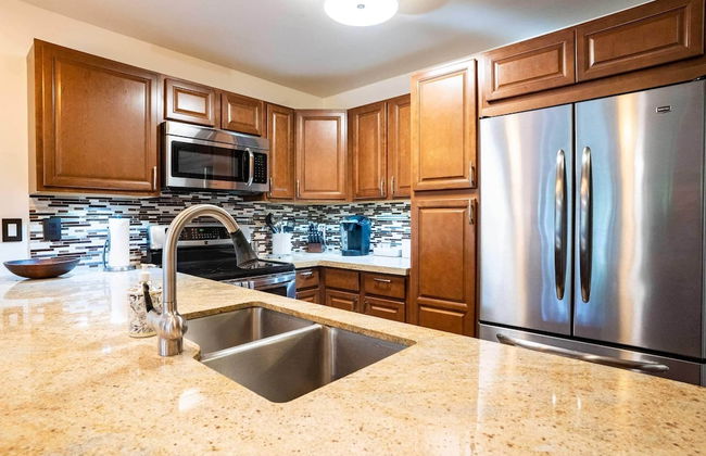 Tropical & Serene Garden Vistas - Photo 9