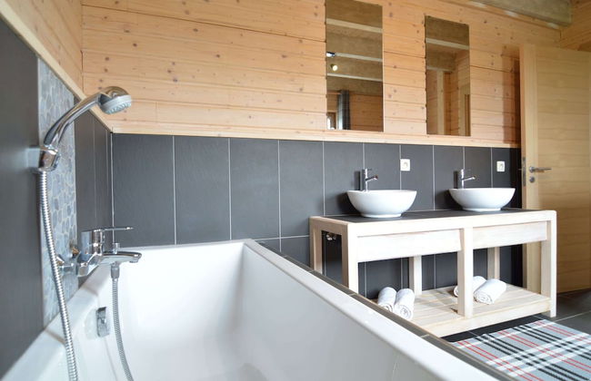 Sumptuous Chalet in Septon with Sauna & Hot Tub - Photo 37