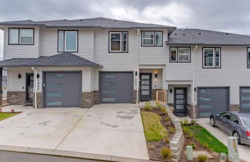 Modern and Bright Townhome with Game Room in S Salem - Foto 23