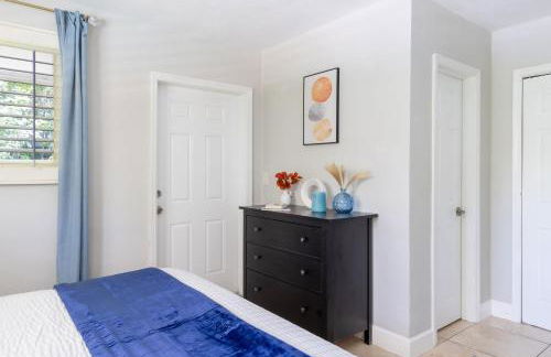 Spacious 3-Bedroom Villa with Heated Saltwater Pool and Fenced Yard in Oakland Park - Foto 24