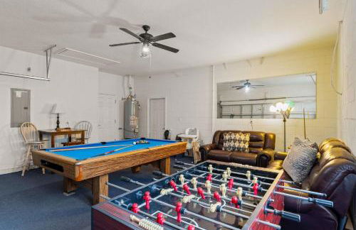 Poolside At Calabay - Home for 9 with Game Room - Foto 3