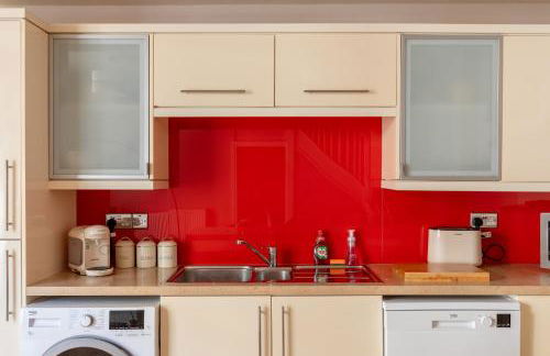 Charming Beachside Town House - Photo 4